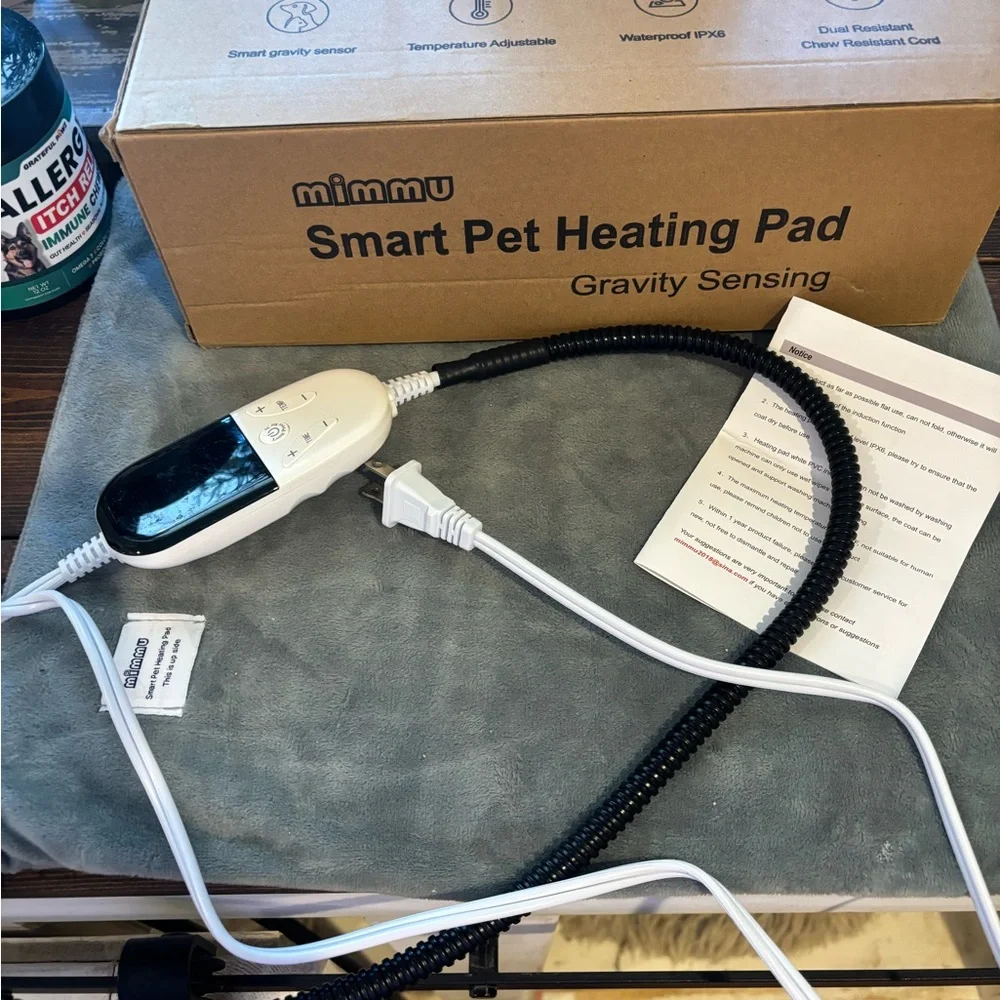 Smart Pet Heating Pad in Gray - Gravity Sensing